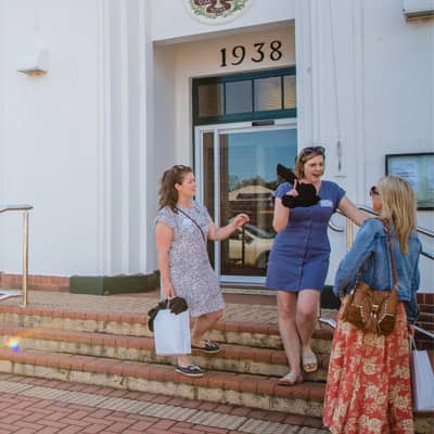 3 Women standing at the steps of the Beverley Town Hall